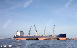 File tranh gốc con tàu trên biển xanh