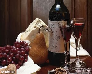 Tranh rượu nho trang trí quán